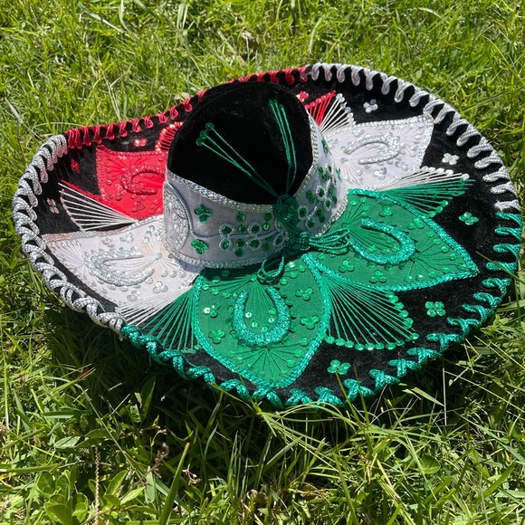 Vintage Made in MEXICO PIGALLE 7X  SOMBRERO MARIACHI HAT Velvet Flag Of Mexico - Picture 1 of 16